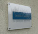 Schilder München | Firmenschild PLEXIGLAS® milchweiß
